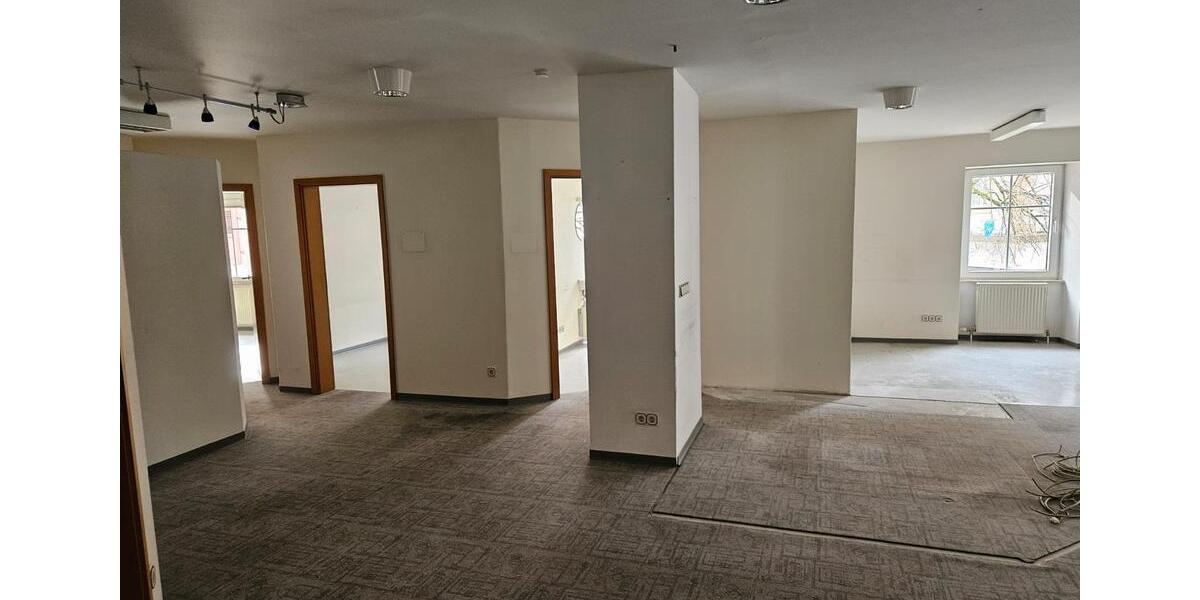 Provisionsfrei zu vermieten: Praxis Büro Gewerbeeinheit 1. Etage mit Aufzug ca. 220 m² im Zentrum Ottweiler Altstadt zimmer