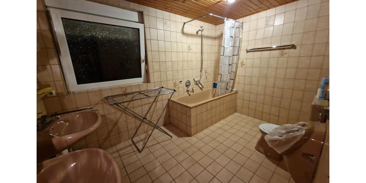 Wohnen auf Zeit Langenfeld (Rheinland) - 8 Zimmer, 150 m&sup2;, 550&euro; | Angebot:25550404