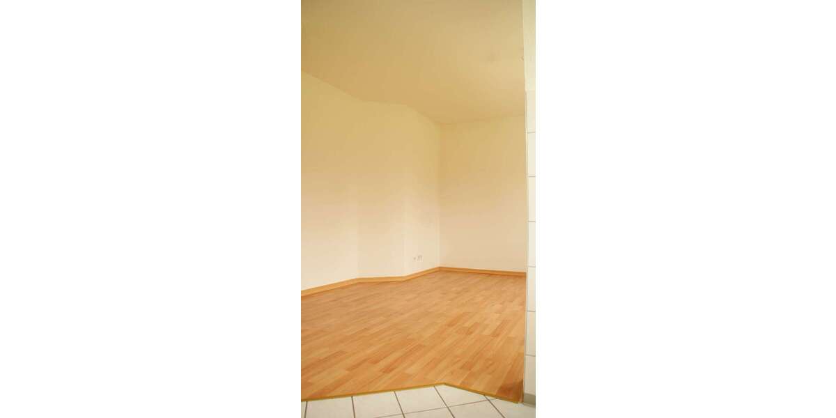 Etagenwohnung Meerane - 1 Zimmer, 27 m&sup2;, 150&euro; | Angebot:26773670
