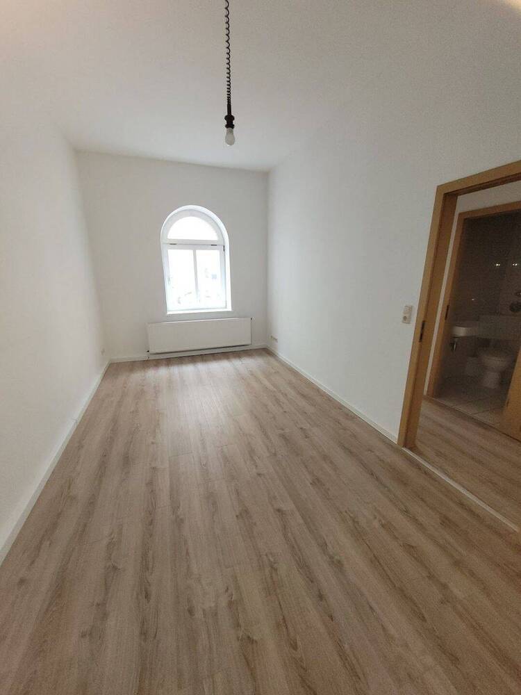 NEU: Ab sofort, frisch sanierte KTV-Whg. mit neuem Bodenbelag, ohne EBK, Gem.- Garten