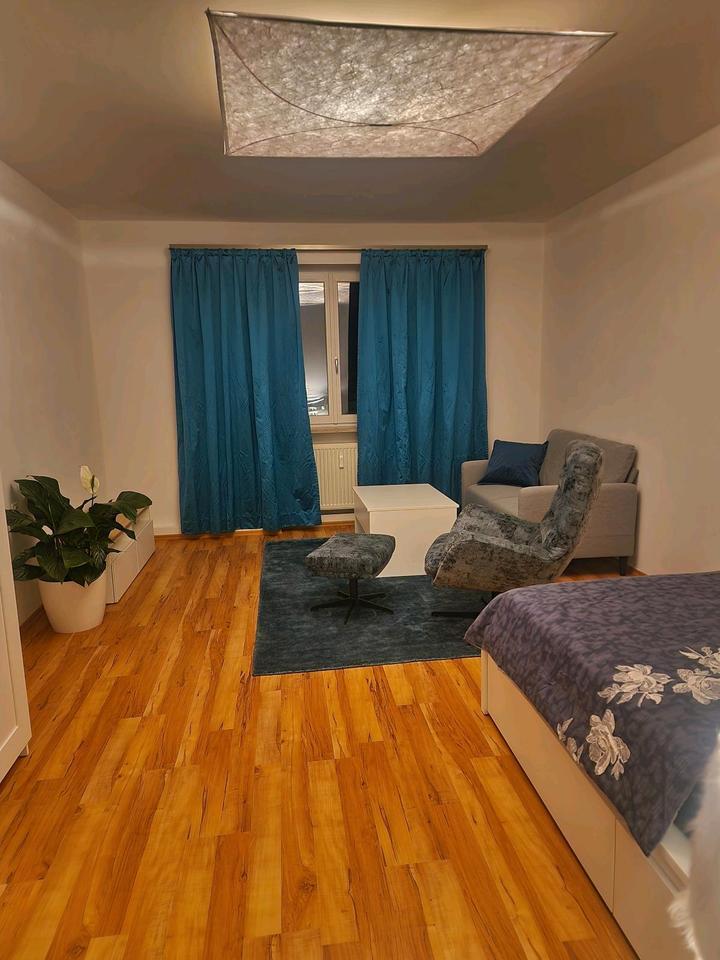 Möbliertes Zimmer zur Untermiete (NICHT an Paare!)