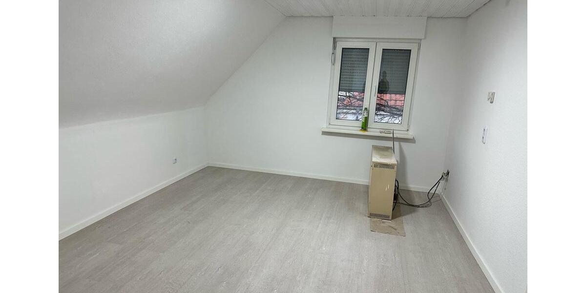 Dachgeschoßwohnung Friesenheim - 3 Zimmer, 75 m&sup2;, 1.000&euro; | Angebot:25968284