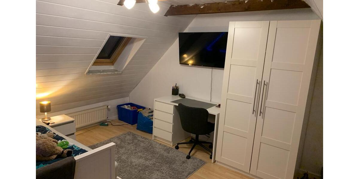 Dachgeschoßwohnung Emden Tholenswehr - 5 Zimmer, 90 m&sup2;, 750&euro; | Angebot:25375308