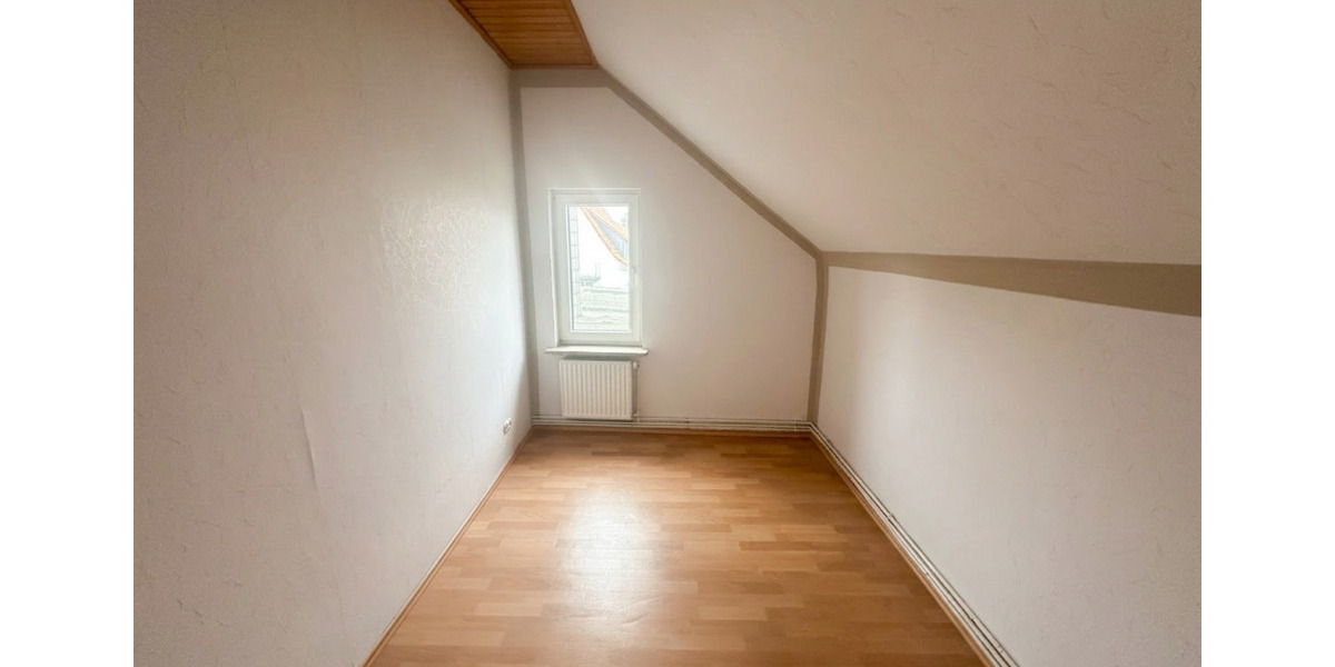 Dachgeschoßwohnung Brake (Unterweser) - 5 Zimmer, 77 m&sup2;, 600&euro; | Angebot:25654535