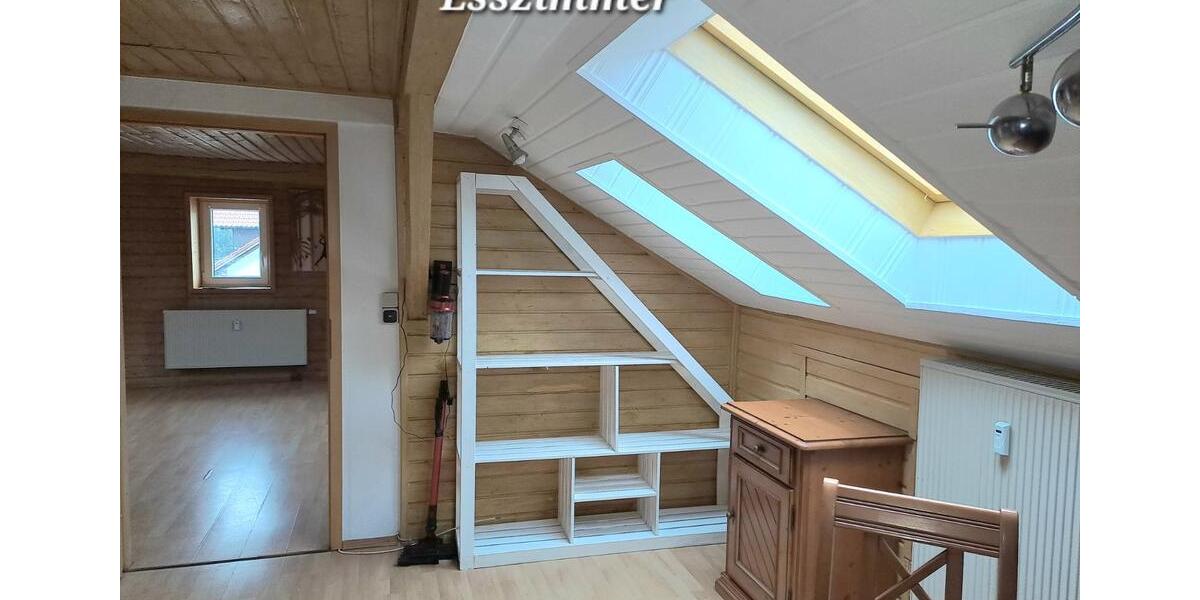 Dachgeschoßwohnung Egglham - 4 Zimmer, 88 m&sup2;, 460&euro; | Angebot:23751513