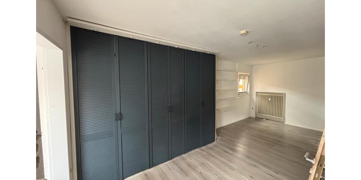 Etagenwohnung Butzbach - 6 Zimmer, 180 m&sup2;, 1.980&euro; | Angebot:26606603
