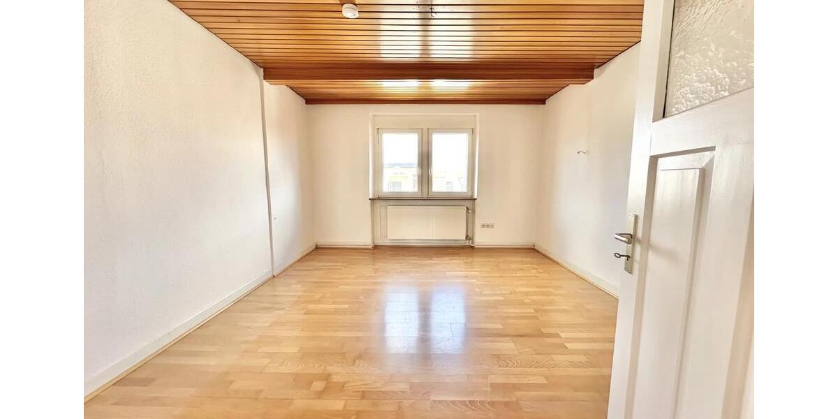 Dachgeschoßwohnung Tauberbischofsheim - 5 Zimmer, 119 m&sup2;, 850&euro; | Angebot:25961013