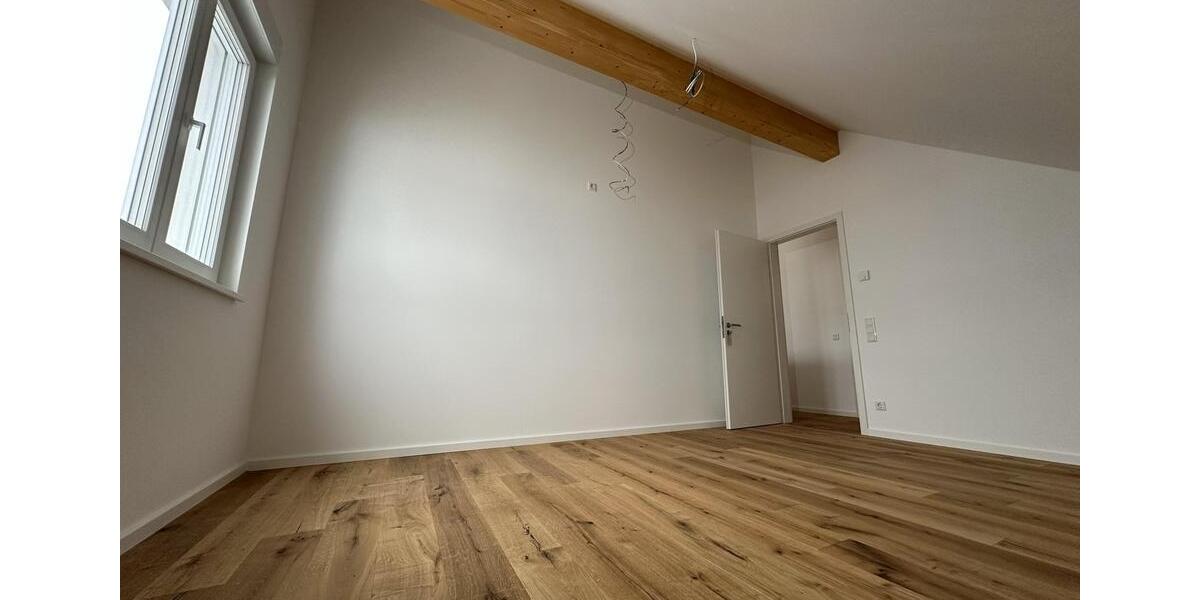 Erstbezug! Exklusives Wohnen im DG: 3-Zimmer, 5m Deckenhöhe, KfW 40, Klimaanlage, EBK & Südbalkon 3 zimmer