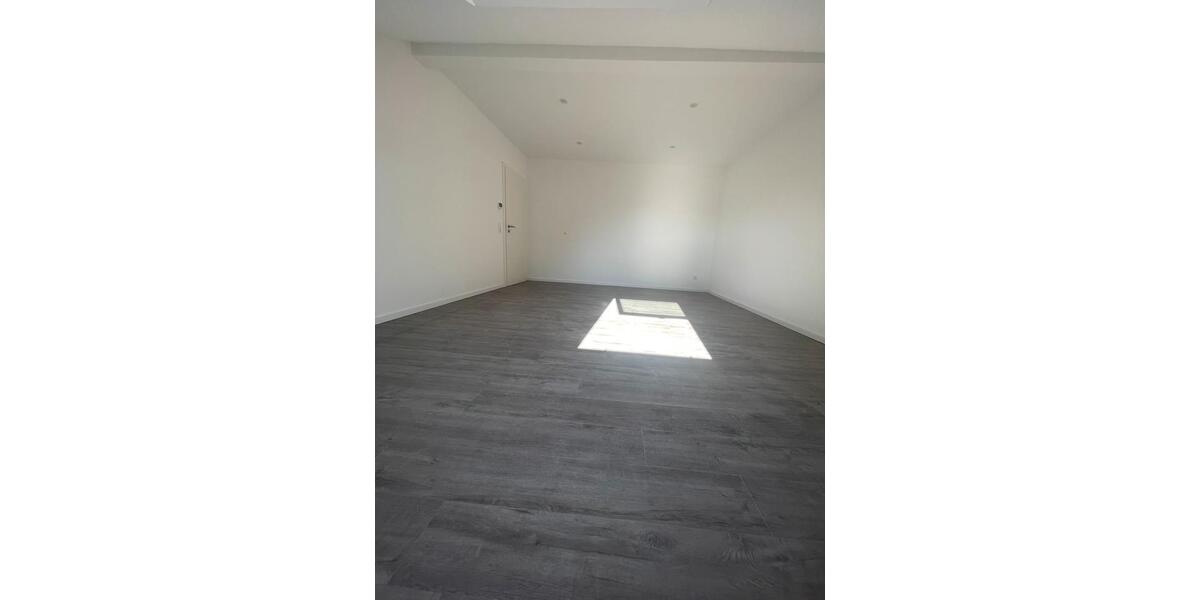 Dachgeschoßwohnung Breisach am Rhein - 4 Zimmer, 117 m&sup2;, 1.250&euro; | Angebot:24652649