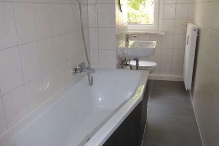 Wohnung Bernburg (Saale) Strenzfeld - 3 Zimmer, 58 m&sup2;, 329&euro; | Angebot:25302036