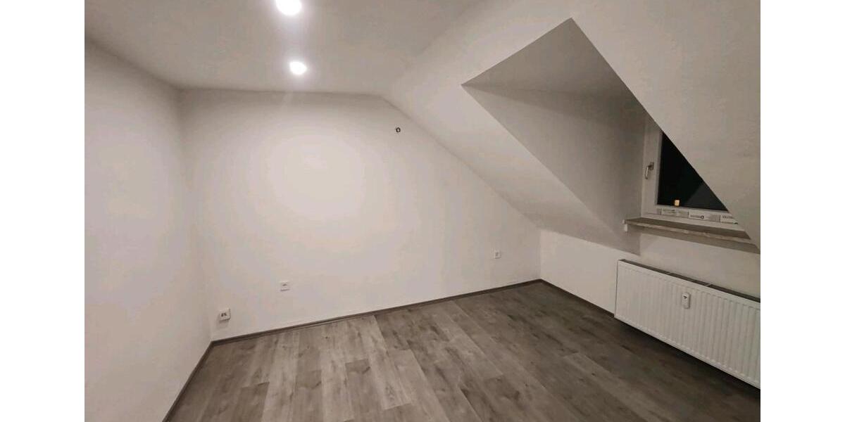 Dachgeschoßwohnung Duisburg Beeck - 3 Zimmer, 55 m&sup2;, 515&euro; | Angebot:26176978