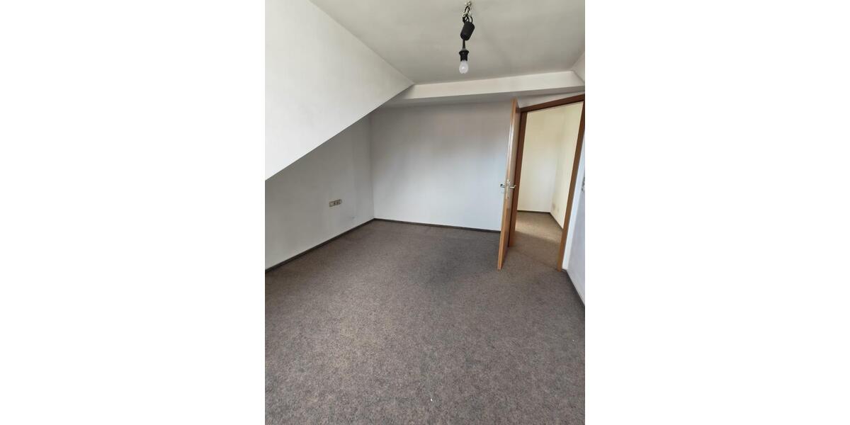 Dachgeschoßwohnung Traunreut Irsing - 3 Zimmer, 72 m&sup2;, 750&euro; | Angebot:25051998