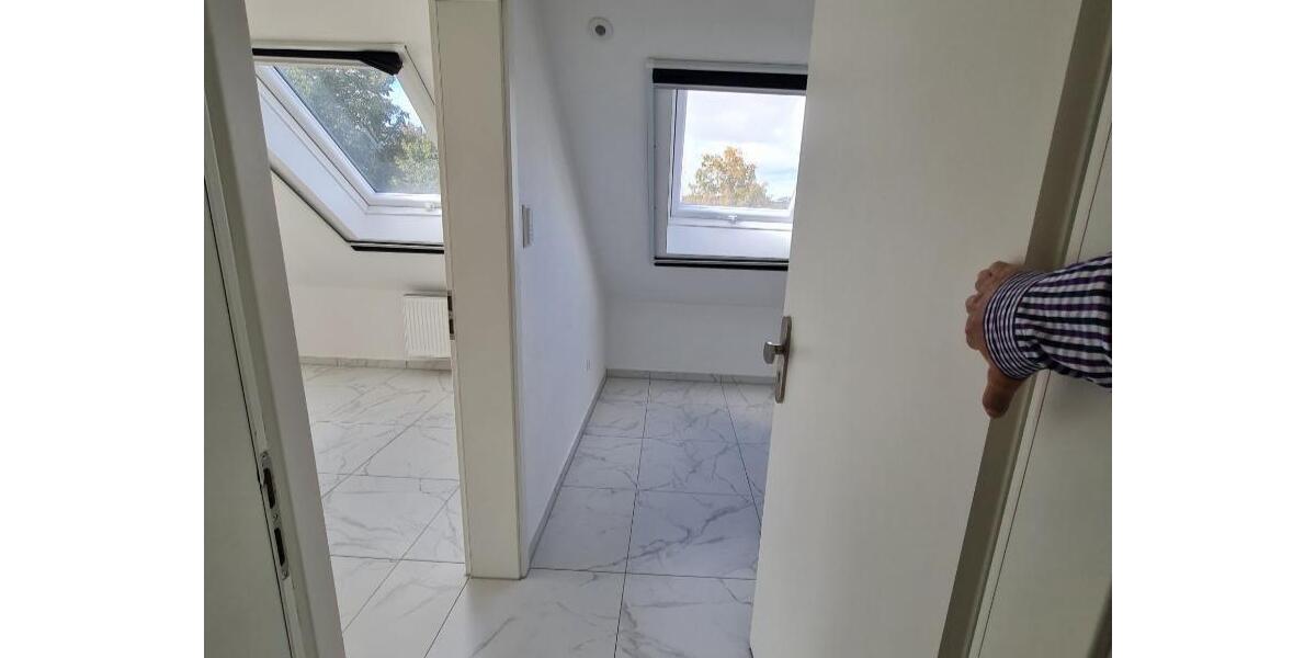 Dachgeschoßwohnung Obertraubling - 2 Zimmer, 50 m&sup2;, 890&euro; | Angebot:25103215