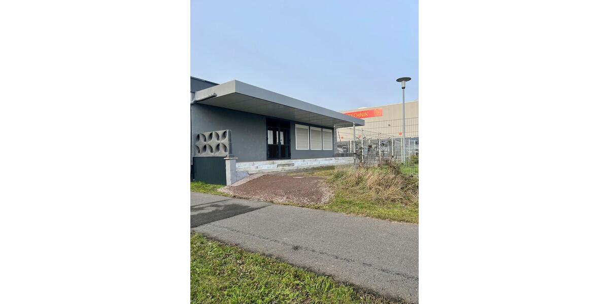 Gewerbehalle, Industriegebäude, Halle, Strom und Toilette zimmer