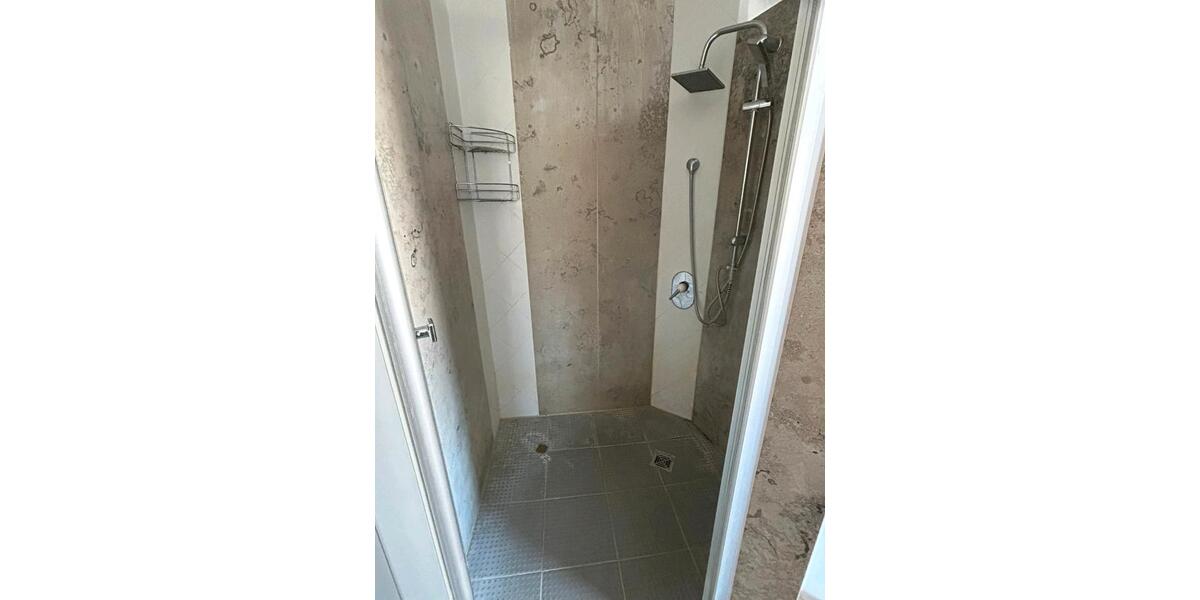 Großes Einfamilienhaus über drei Stockwerke 6 zimmer