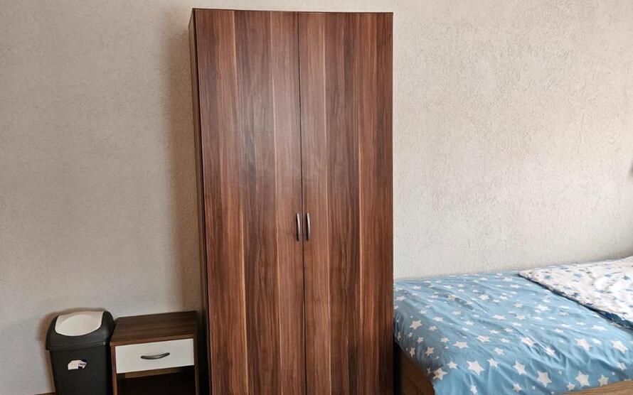WG Zimmer mit Internet, TV, Gästeküche, EtagenduscheWc und Waschmaschine zimmer