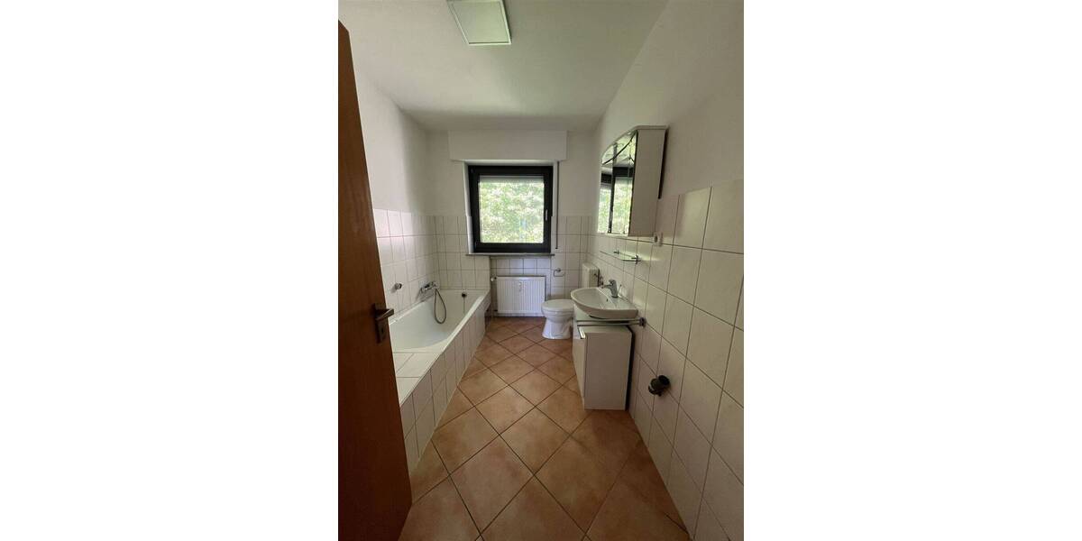 Etagenwohnung Bad Karlshafen Gartenstadt - 3 Zimmer, 105 m&sup2;, 675&euro; | Angebot:23965659