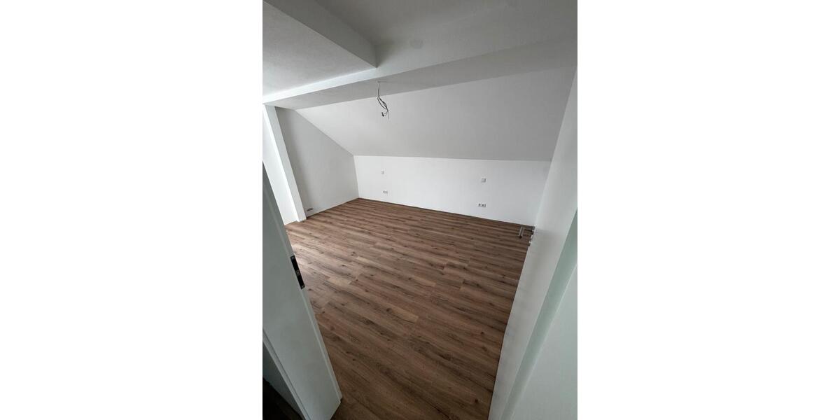 Dachgeschoßwohnung Amorbach - 4 Zimmer, 93 m&sup2;, 850&euro; | Angebot:26003215
