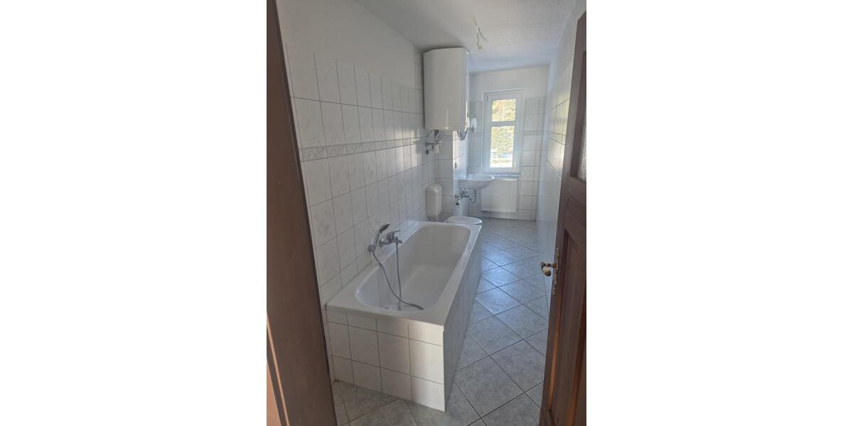 Dachgeschoßwohnung Bernsdorf - 3 Zimmer, 66 m&sup2;, 365&euro; | Angebot:25144274