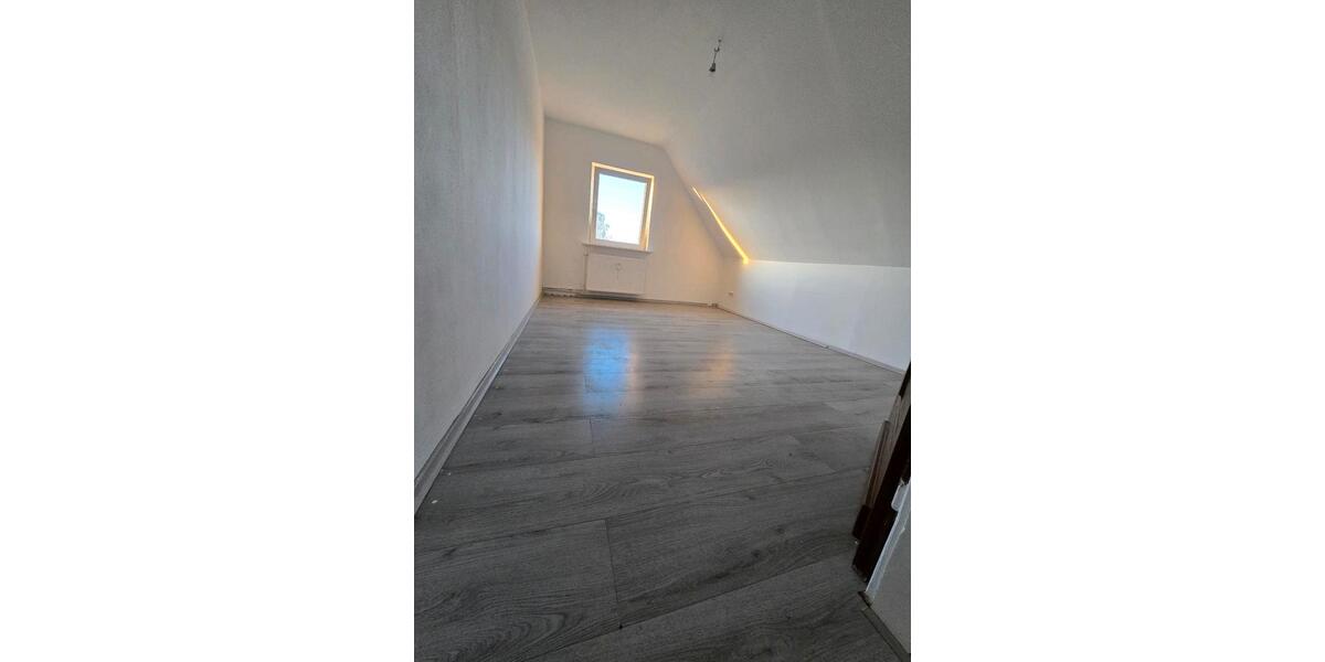 Dachgeschoßwohnung Bergen - 4 Zimmer, 100 m&sup2;, 700&euro; | Angebot:26025255