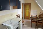 Dachgeschoßwohnung: 2 Zimmer, Küche, Bad mit Einbauküche
