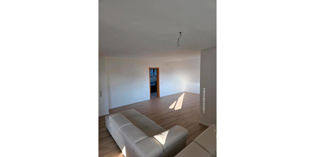 2-Zimmer Dachgeschoss Wohnung mit Balkon und Einbauküche 2 zimmer