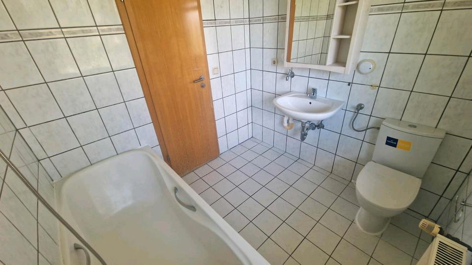 3-Zimmerwohnung mit Balkon ab 15.09. in 37124 ROSDORF