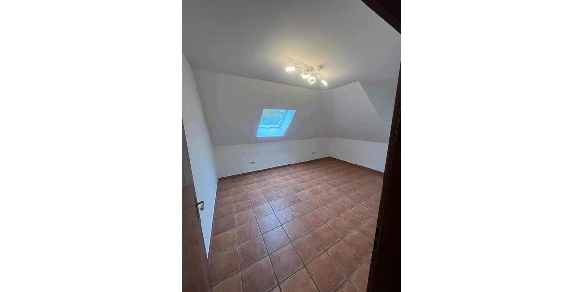 Dachgeschoßwohnung Windeck - 2 Zimmer, 72 m&sup2;, 600&euro; | Angebot:26296374
