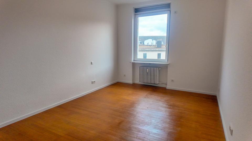 Dachgeschoßwohnung Saarbrücken - 4 Zimmer, 92 m&sup2;, 750&euro; | Angebot:26488823