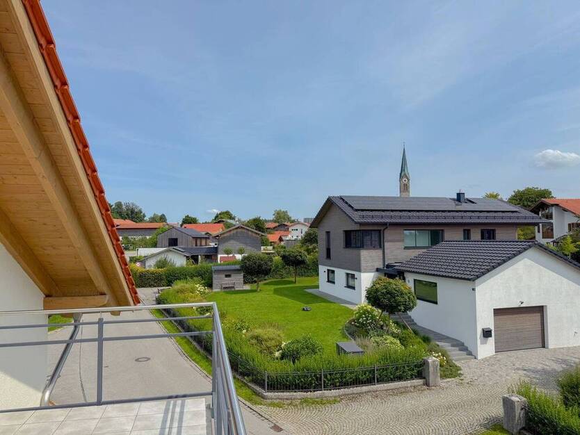 *** Gemütliche Dachgeschoss-Wohnung *** hochwertig ausgeführt und mit vollständiger Einbauküche ***