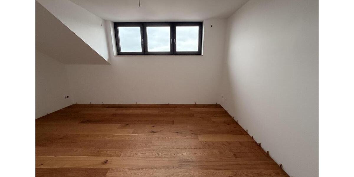 Dachgeschoßwohnung Elchingen Oberelchingen - 4 Zimmer, 133 m&sup2;, 1.800&euro; | Angebot:26359362