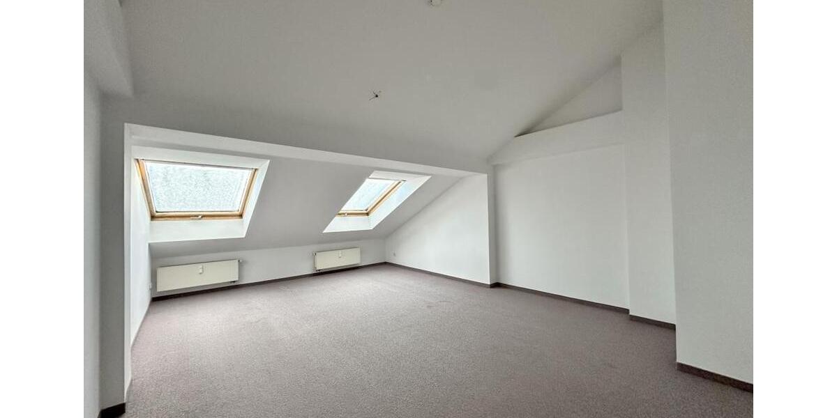 Dachgeschoßwohnung Frankfurt (Oder) - 4 Zimmer, 108 m&sup2;, 680&euro; | Angebot:24940618