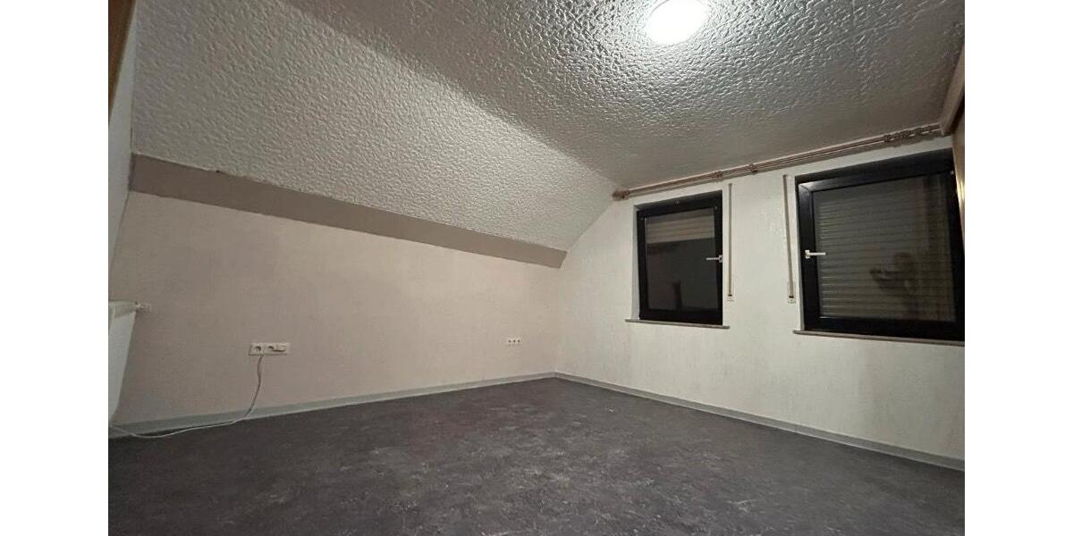 Dachgeschoßwohnung Bad Kreuznach Bad Münster am Stein-Ebernburg - 3 Zimmer, 90 m&sup2;, 750&euro; | Angebot:26019688