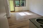 Helle 2-Zimmer-Wohnung mit Terrasse, Einbauküche & Stellplatz