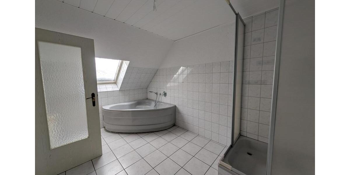 Dachgeschoßwohnung Aschersleben - 3 Zimmer, 70 m&sup2;, 400&euro; | Angebot:24815707