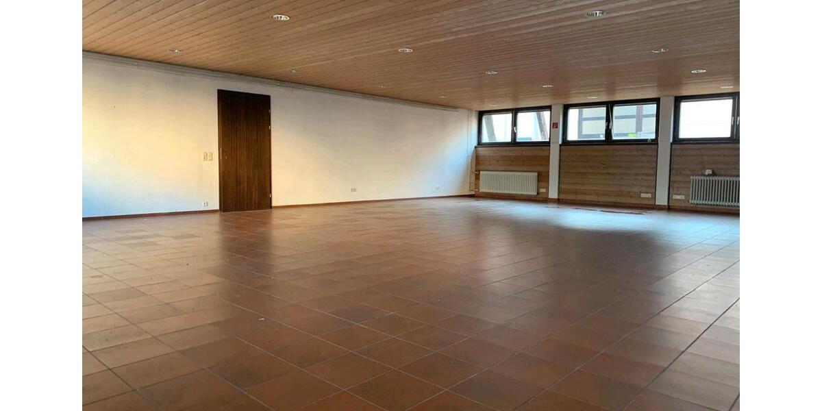 Vielseitig nutzbarer Lager- Büroraum mit Aufzug zimmer