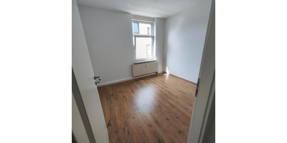Etagenwohnung Werdau - 3 Zimmer, 81 m&sup2;, 675&euro; | Angebot:26413671