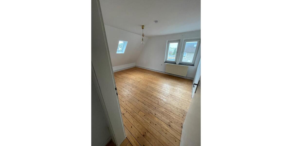 Dachgeschoßwohnung Detmold Hiddesen - 4 Zimmer, 70 m&sup2;, 875&euro; | Angebot:26042255