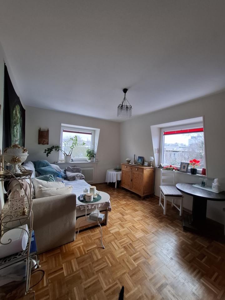 Grosses & helles WG-Zimmer in Südstadt
