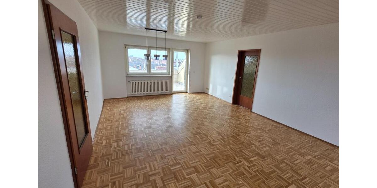 Dachgeschoßwohnung Waldsee - 4 Zimmer, 121 m&sup2;, 1.000&euro; | Angebot:24845356