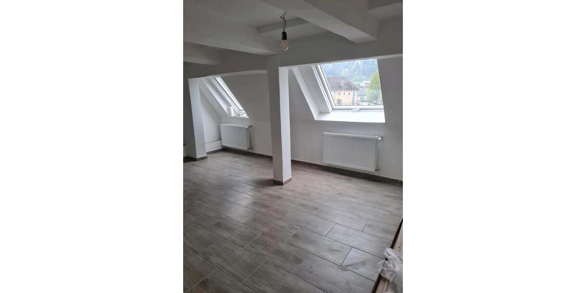 Dachgeschoßwohnung Tuttlingen - 4 Zimmer, 100 m&sup2;, 700&euro; | Angebot:25216182