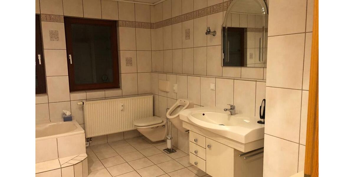 Dachgeschoßwohnung Marburg - 3 Zimmer, 90 m&sup2;, 900&euro; | Angebot:26617514