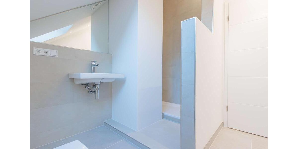 Dachgeschoßwohnung Kiel - 2 Zimmer, 85 m&sup2;, 1.860&euro; | Angebot:24599979