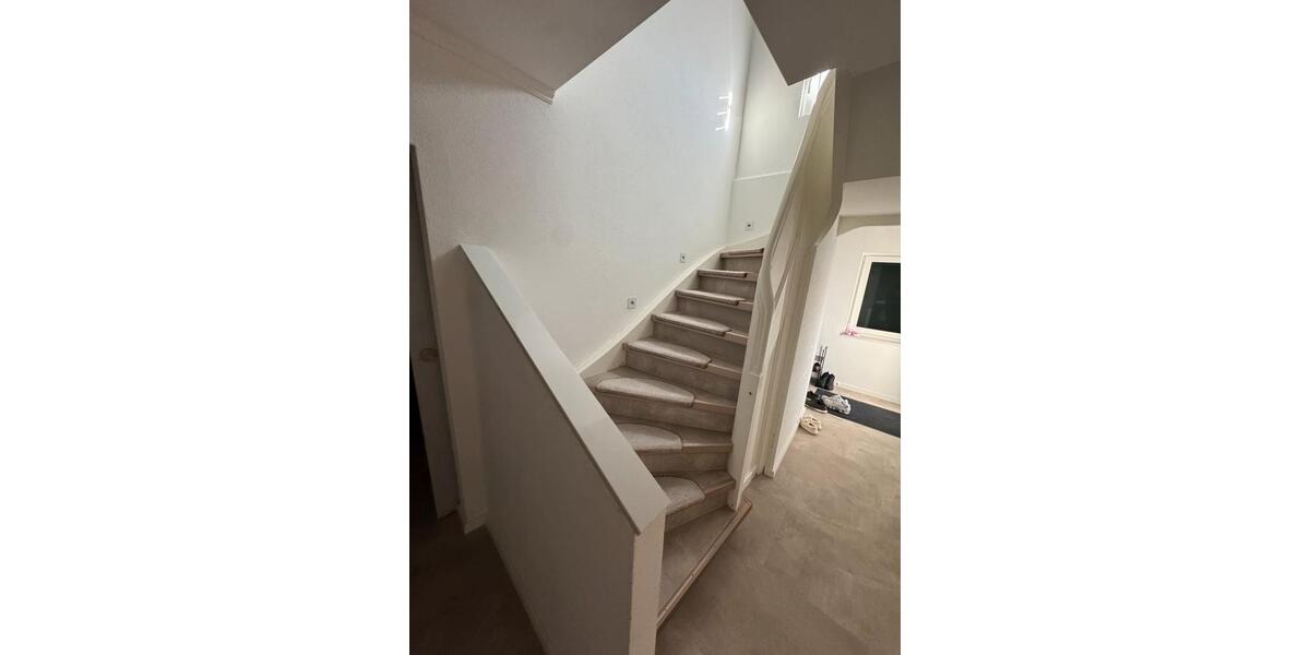 Wohnen auf Zeit Staufenberg - 4 Zimmer, 120 m&sup2;, 350&euro; | Angebot:25638958