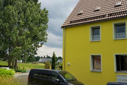 Großzöbern: 3 R Wohnung EG, sonnig und ruhig, mit Gartenbenutzung 3 zimmer