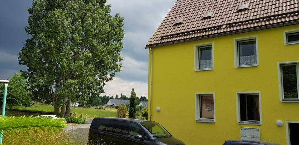 Großzöbern: 3 R Wohnung EG, sonnig und ruhig, mit Gartenbenutzung 3 zimmer