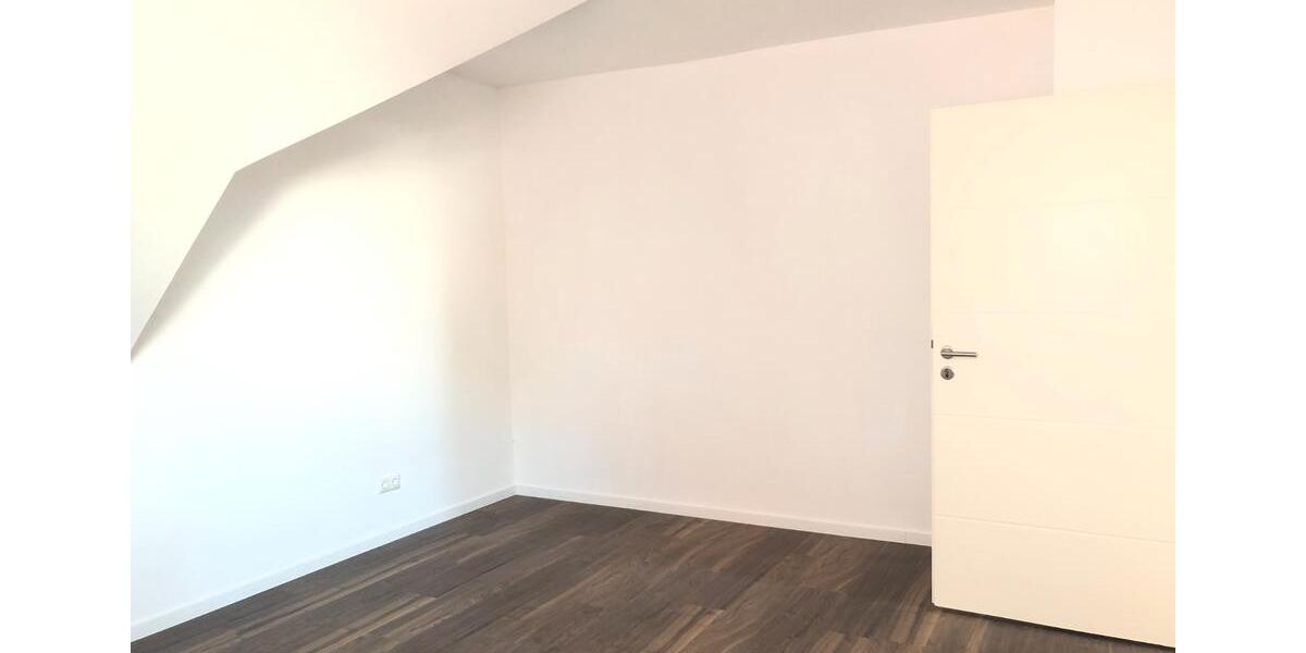 Dachgeschoßwohnung Crailsheim - 4 Zimmer, 115 m&sup2;, 1.090&euro; | Angebot:26618471
