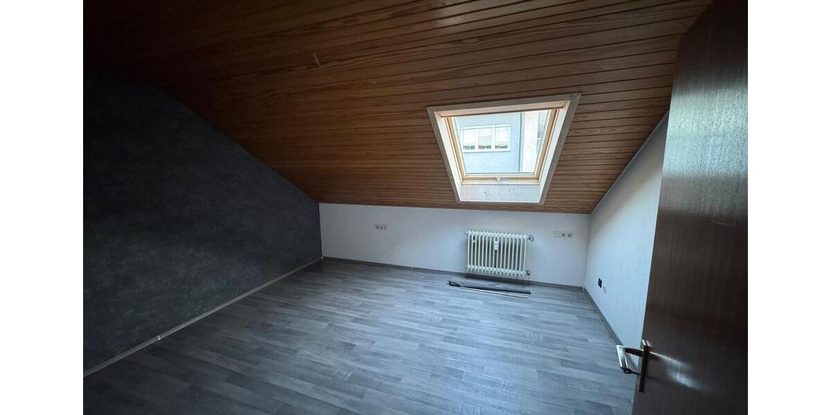 Dachgeschoßwohnung Filderstadt - 4 Zimmer, 82 m&sup2;, 1.100&euro; | Angebot:24865420