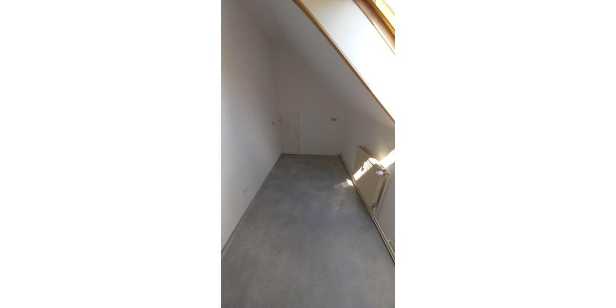 Dachgeschoßwohnung Teuchern - 3 Zimmer, 75 m&sup2;, 338&euro; | Angebot:24344618