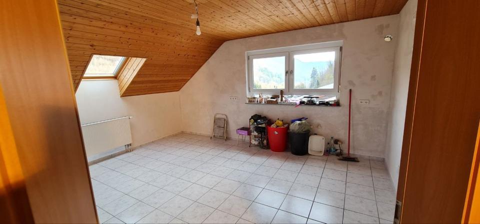 Dachgeschoßwohnung Geislingen an der Steige - 3.5 Zimmer, 102 m&sup2;, 980&euro; | Angebot:24630717